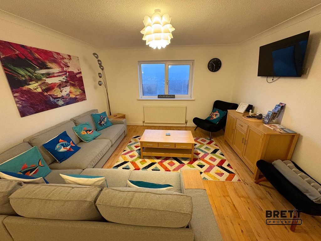 Property photo 3 of 8 Living Area