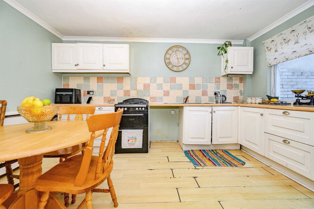 Property photo 3 of 16