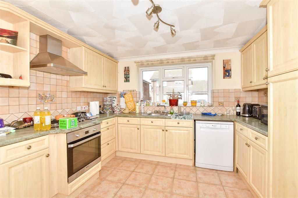 Property photo 3 of 17 Kitchen