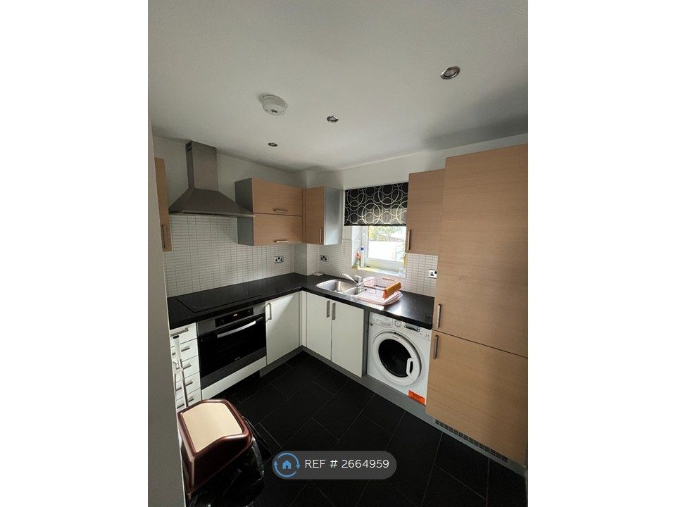 Property photo 3 of 9 Kitchen