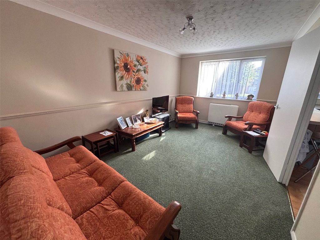 Property photo 2 of 6 Lounge