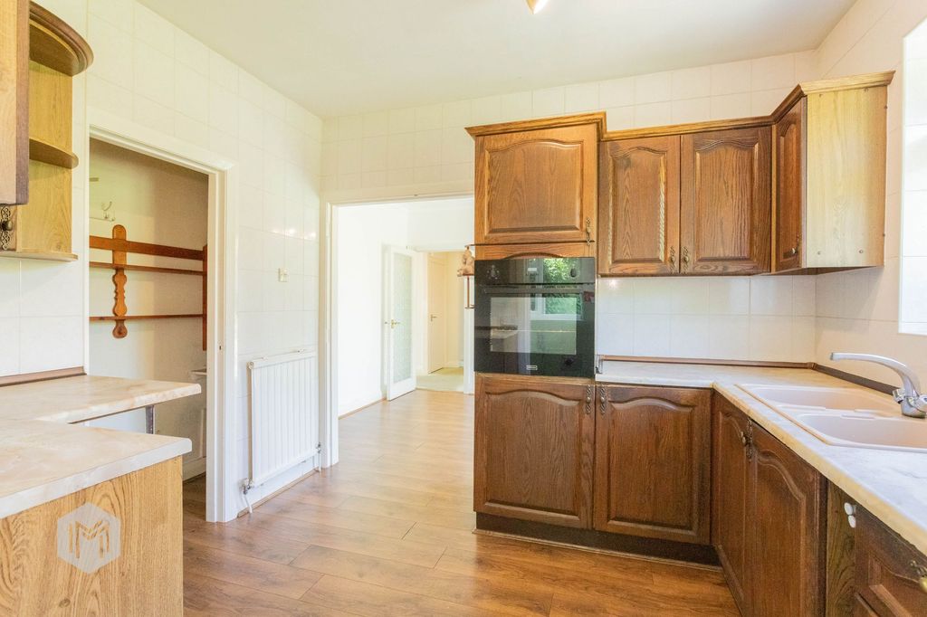 Property photo 3 of 37