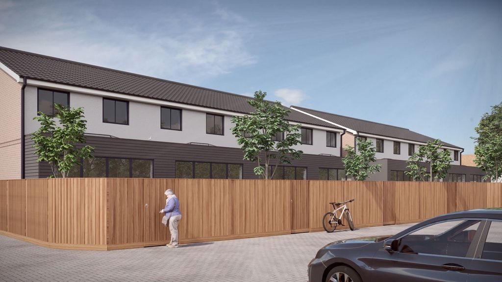 Property photo 3 of 11 5070093