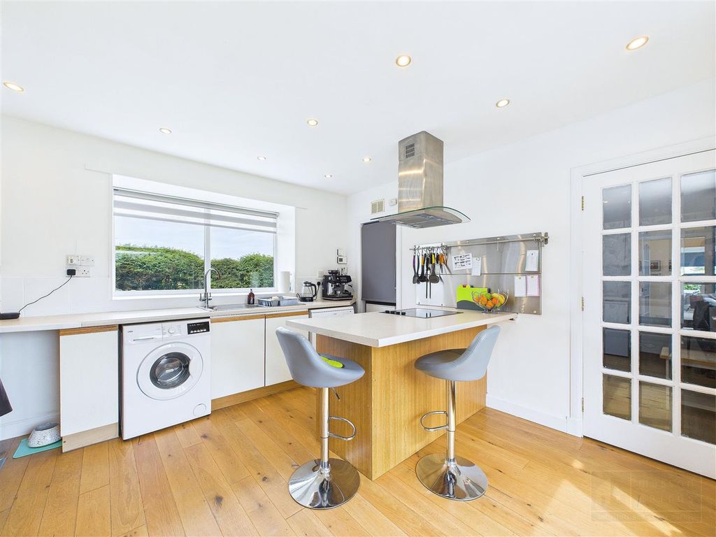 Property photo 3 of 32 Kitchen