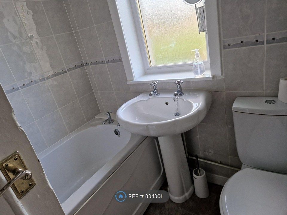 Property photo 2 of 7 Bathroom