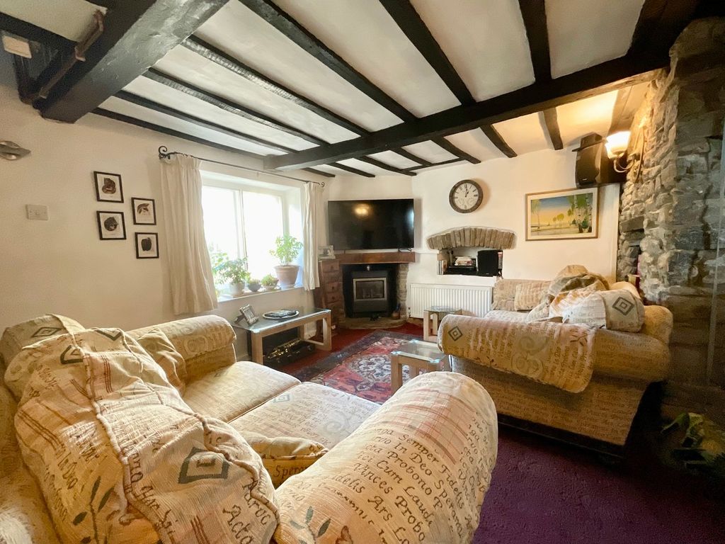 Property photo 3 of 12