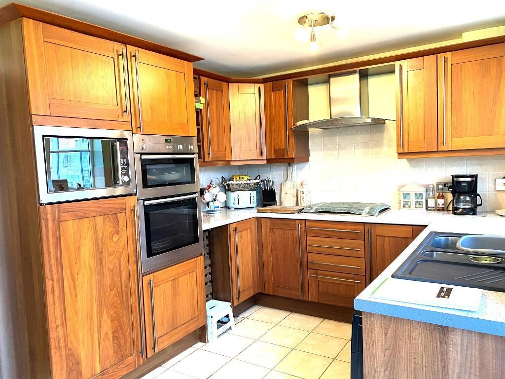 Property photo 2 of 19 Kitchen