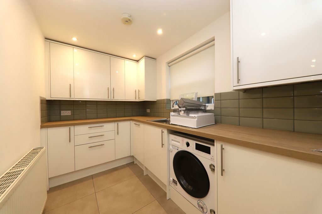 Property photo 3 of 11 Kitchen