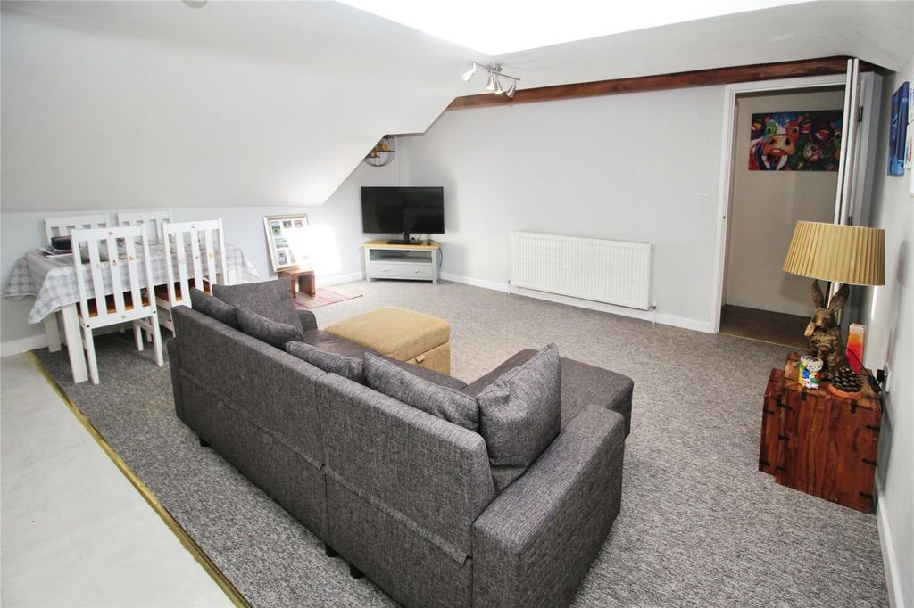Property photo 3 of 9 Picture No. 20