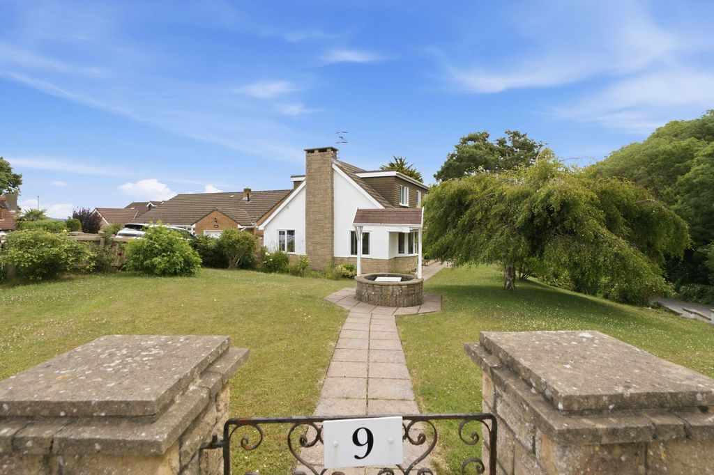 Property photo 2 of 33