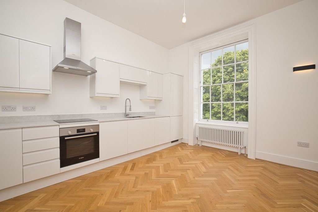 Property photo 2 of 10 Flat 7