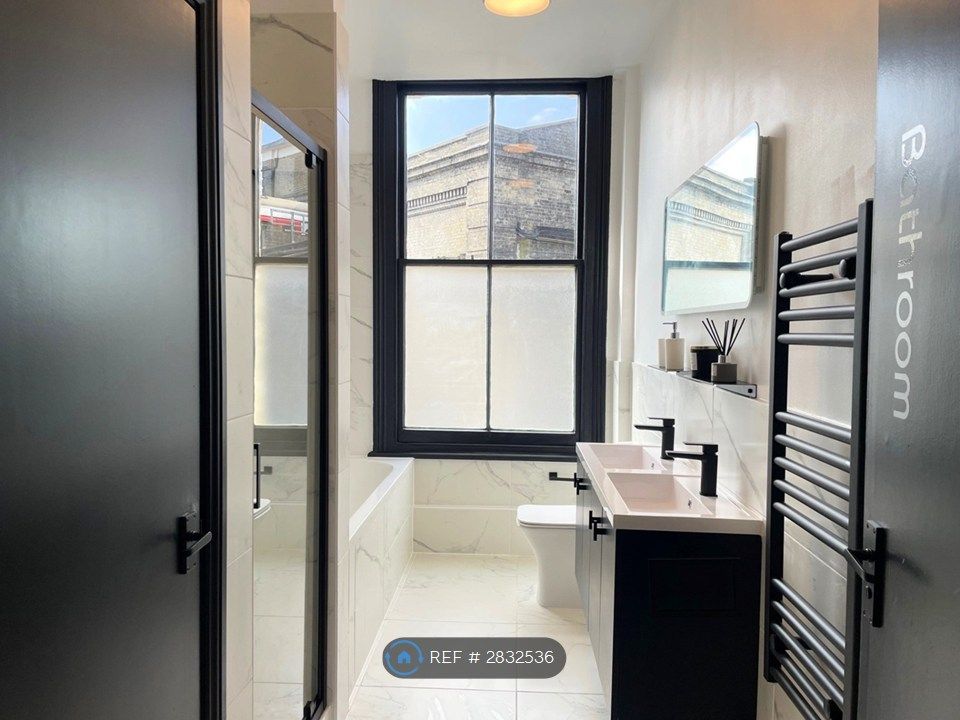 Property photo 2 of 25 Main Bathroom