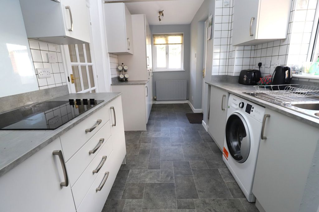 Property photo 2 of 28