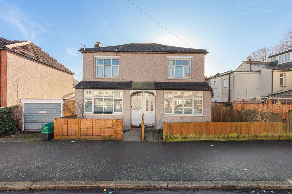 Property photo 1 of 11