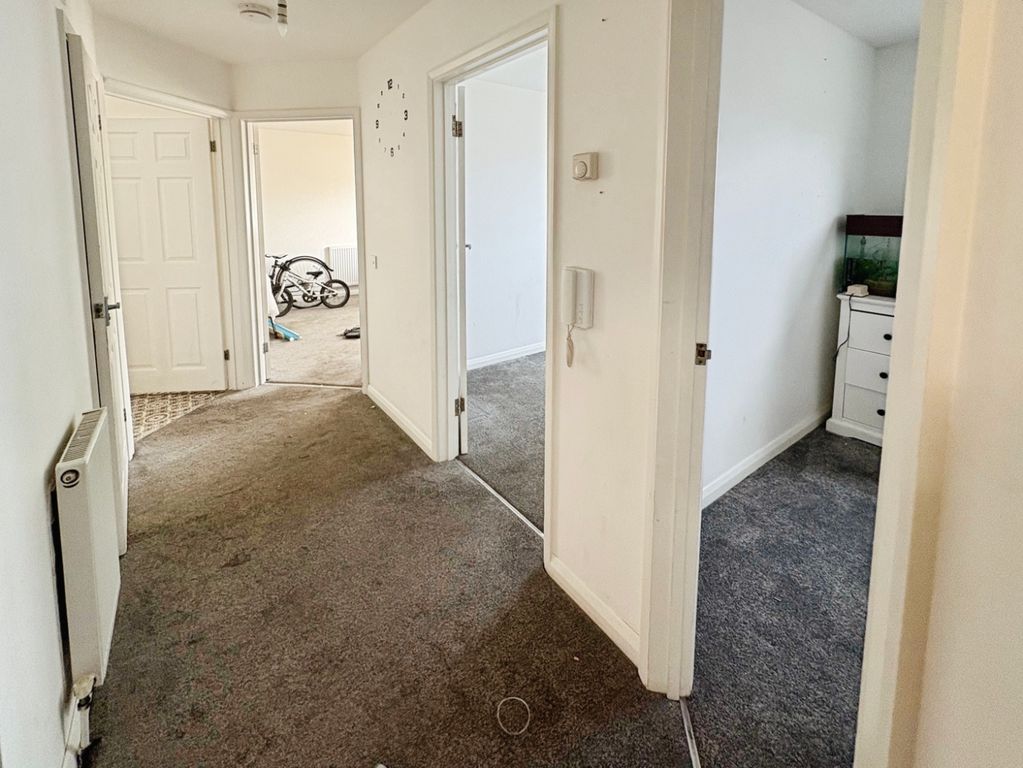 Property photo 3 of 11 Hall