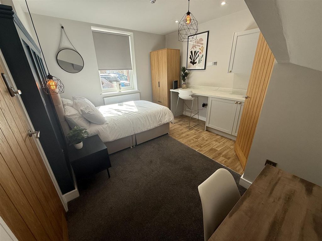 Property photo 2 of 14 R1 Gf Front.Jpg