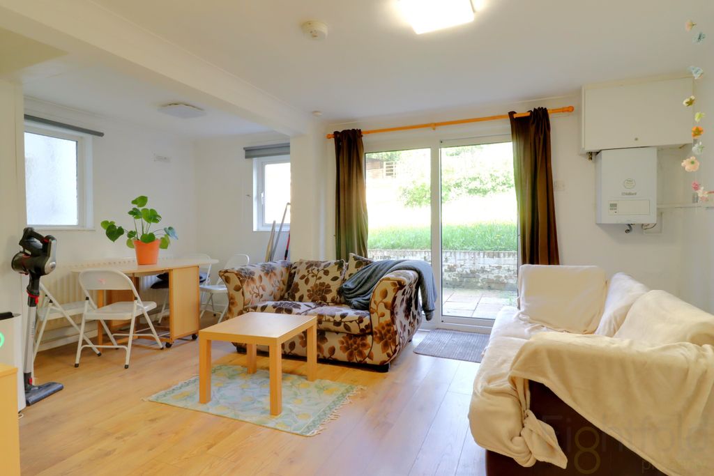 Property photo 2 of 12 Img_9695-Img_9697