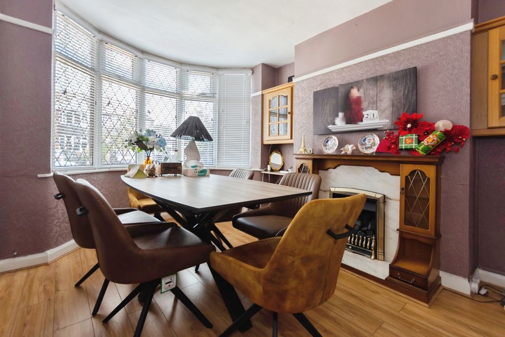Property photo 2 of 12 Dining Room