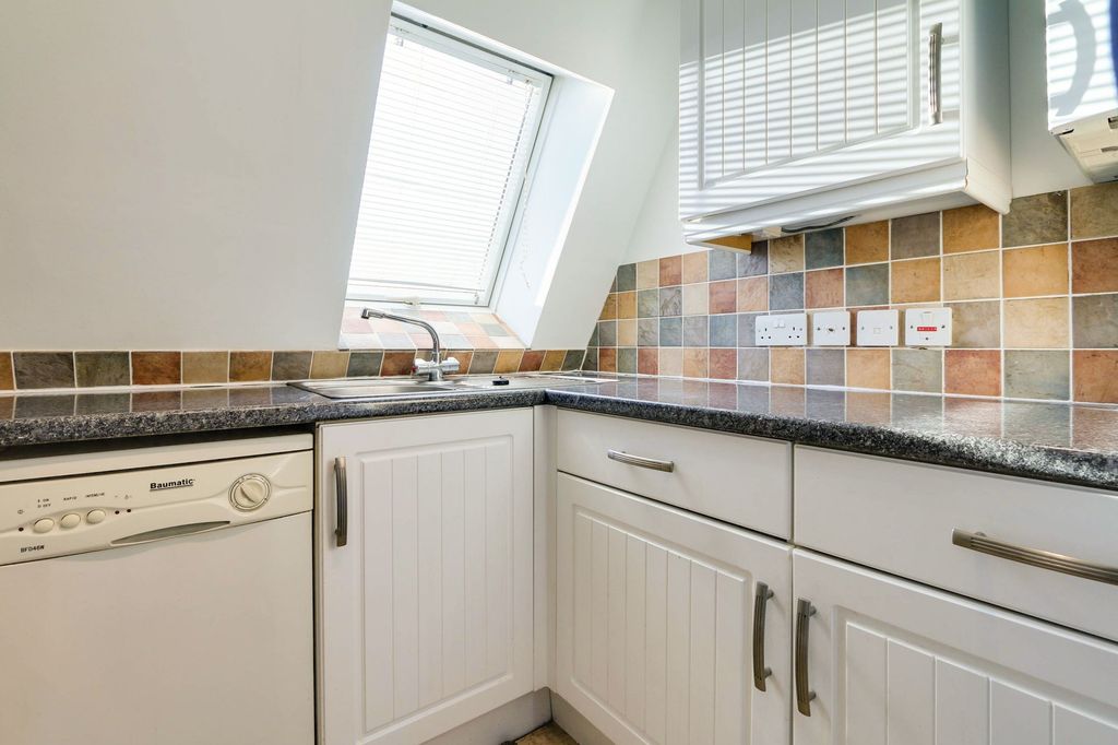 Property photo 3 of 7 Kitchen