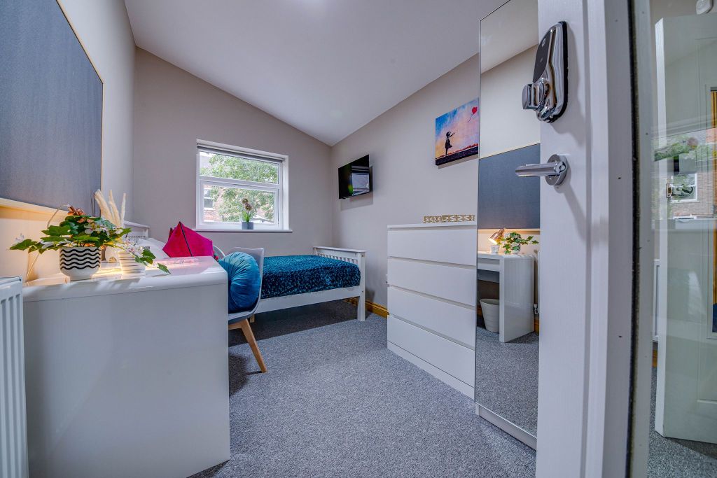 Property photo 3 of 18