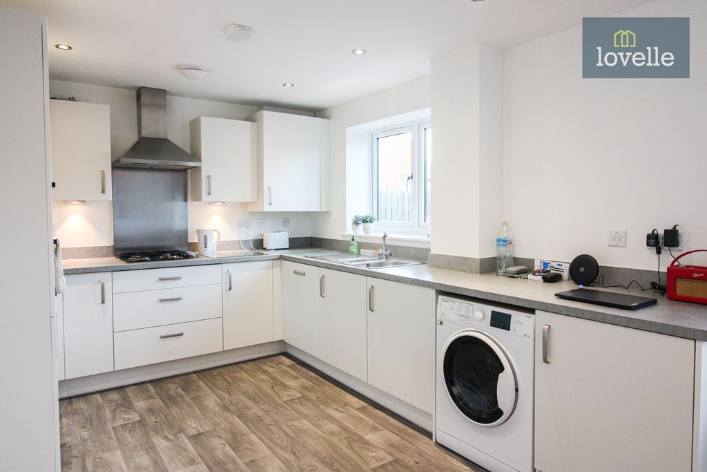 Property photo 2 of 27