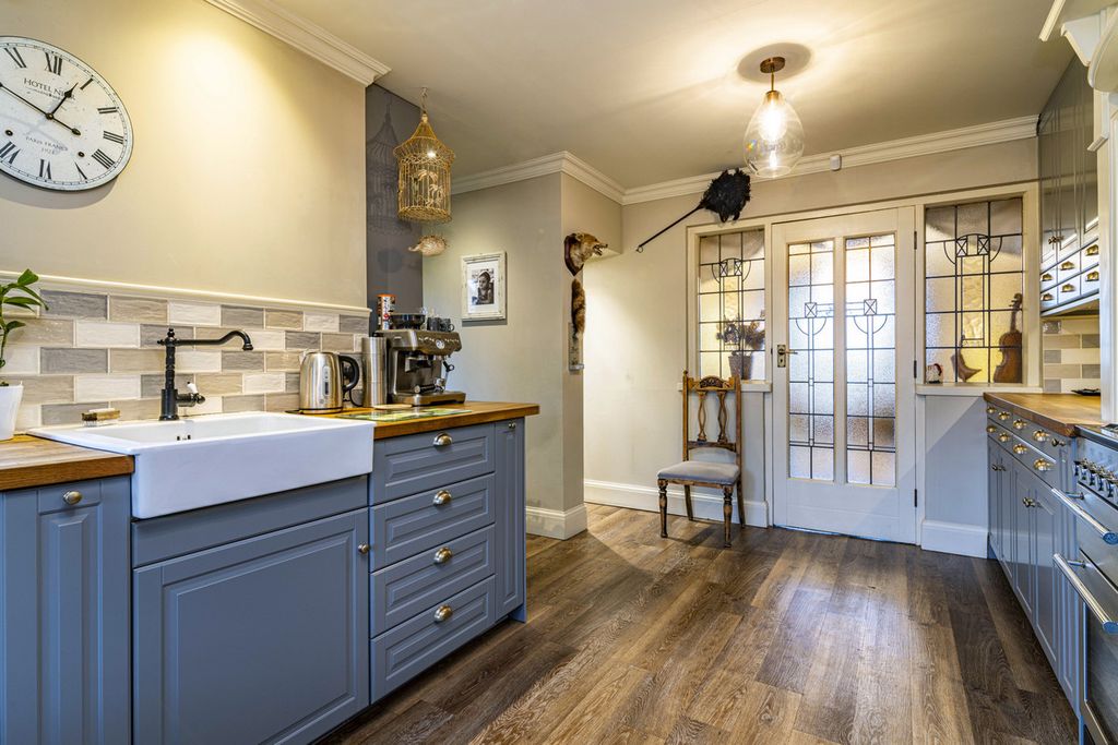 Property photo 3 of 25