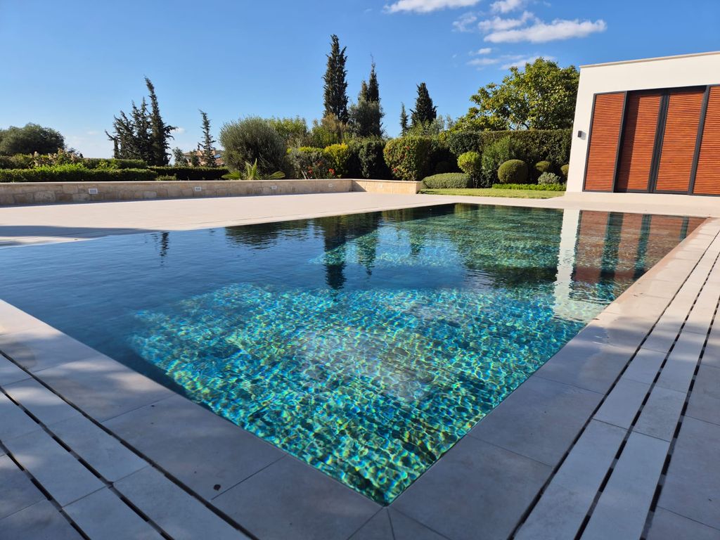 Property photo 2 of 26