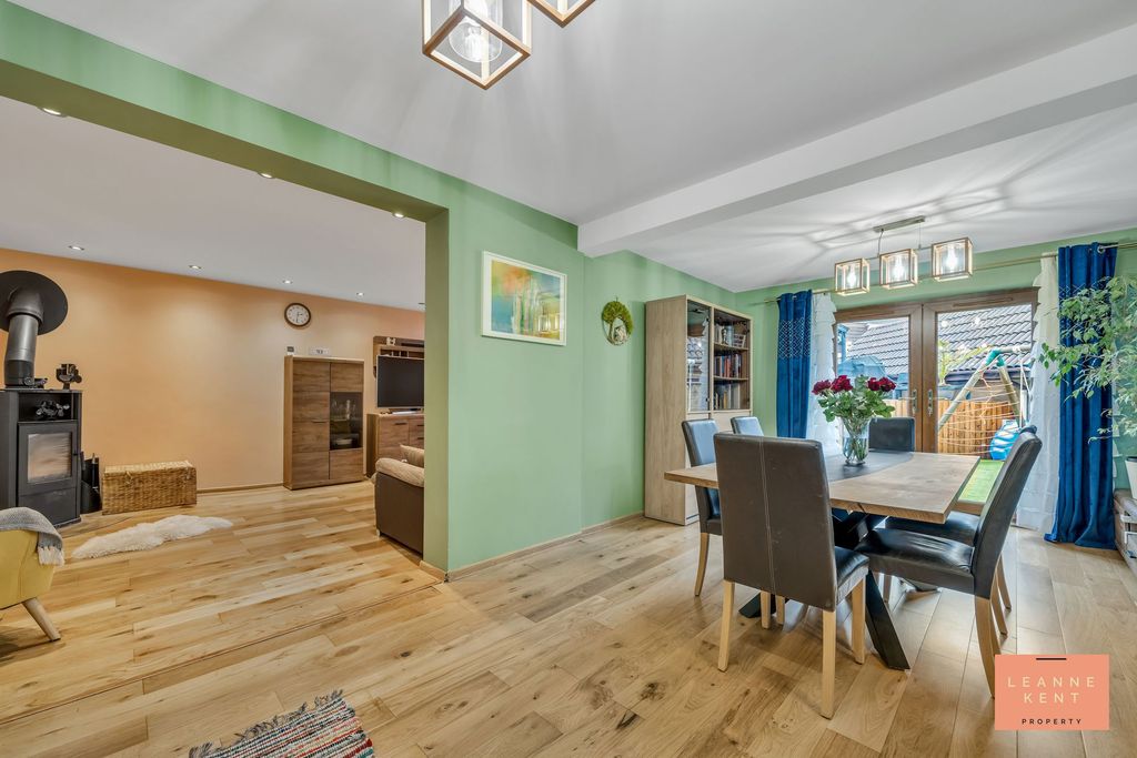 Property photo 3 of 32