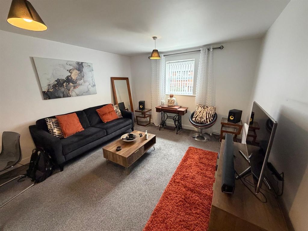 Property photo 3 of 13