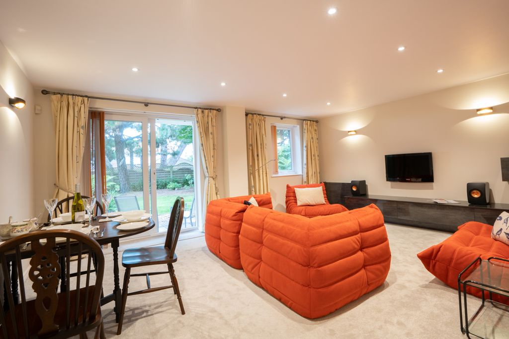 Property photo 3 of 18 Compass Point