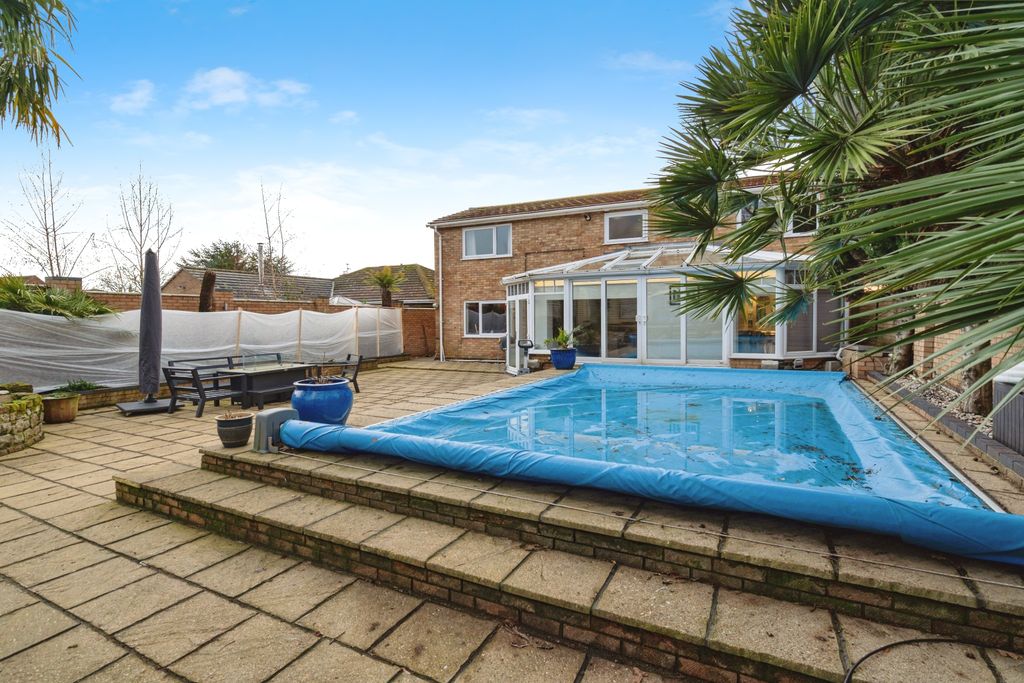 Property photo 3 of 24 Swimming Pool