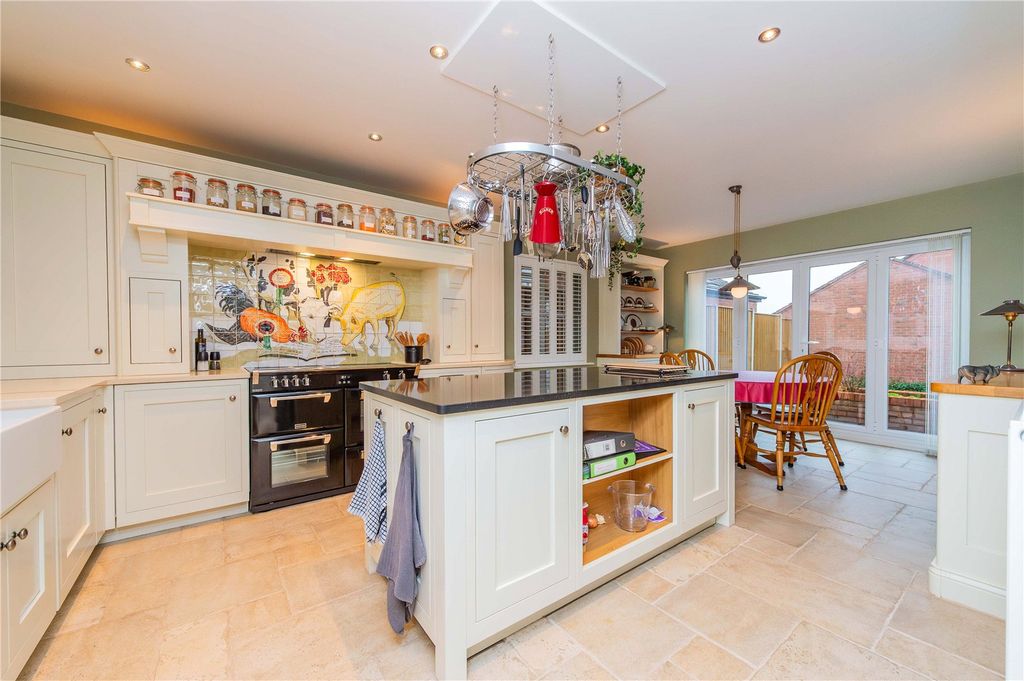 Property photo 2 of 45 Picture No. 07