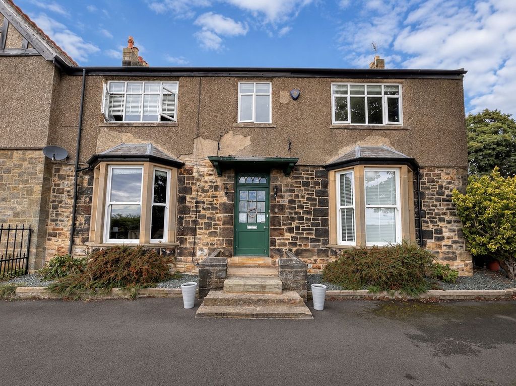 Property photo 1 of 2