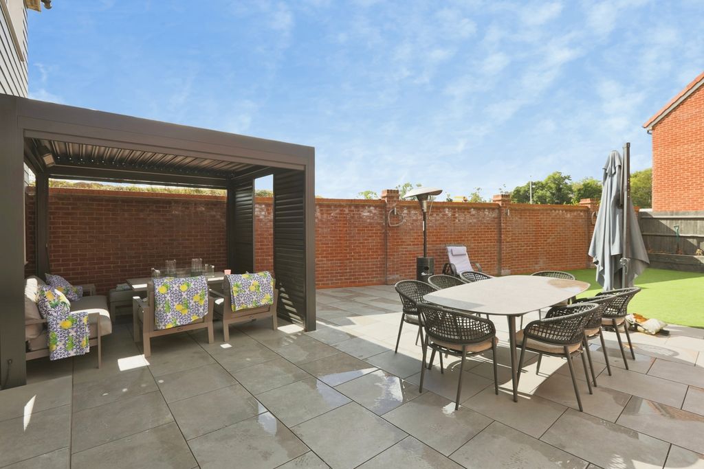 Property photo 3 of 18 Pbox-Img.Jpg