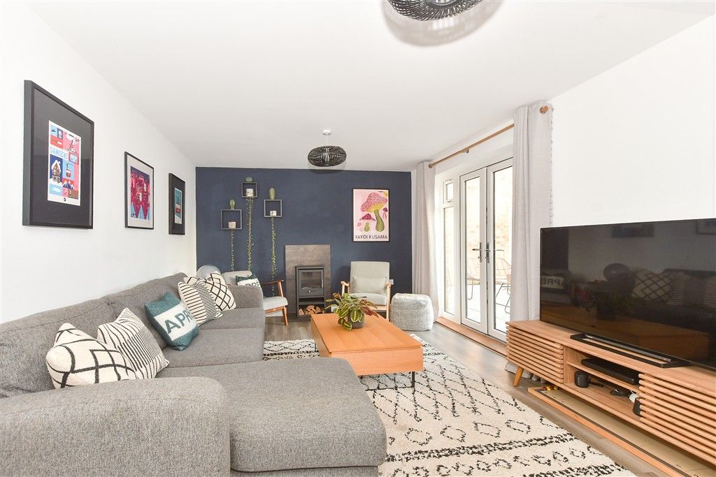 Property photo 3 of 17 Lounge