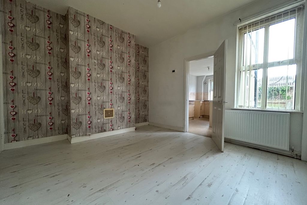 Property photo 3 of 9 Dining Room