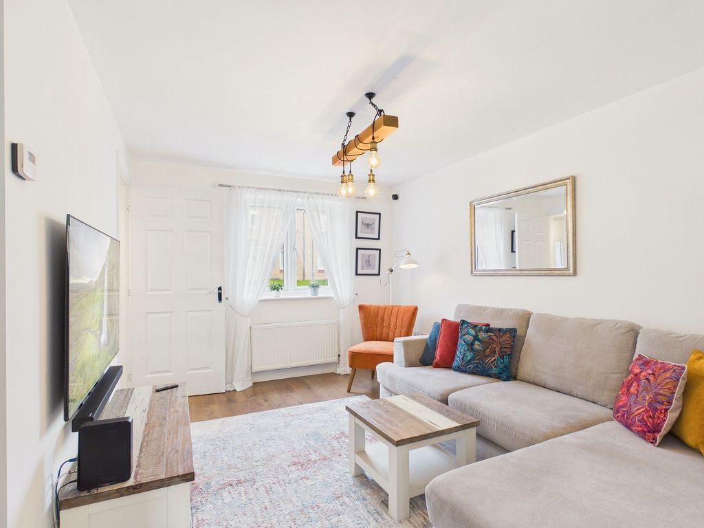 Property photo 3 of 12 Lounge