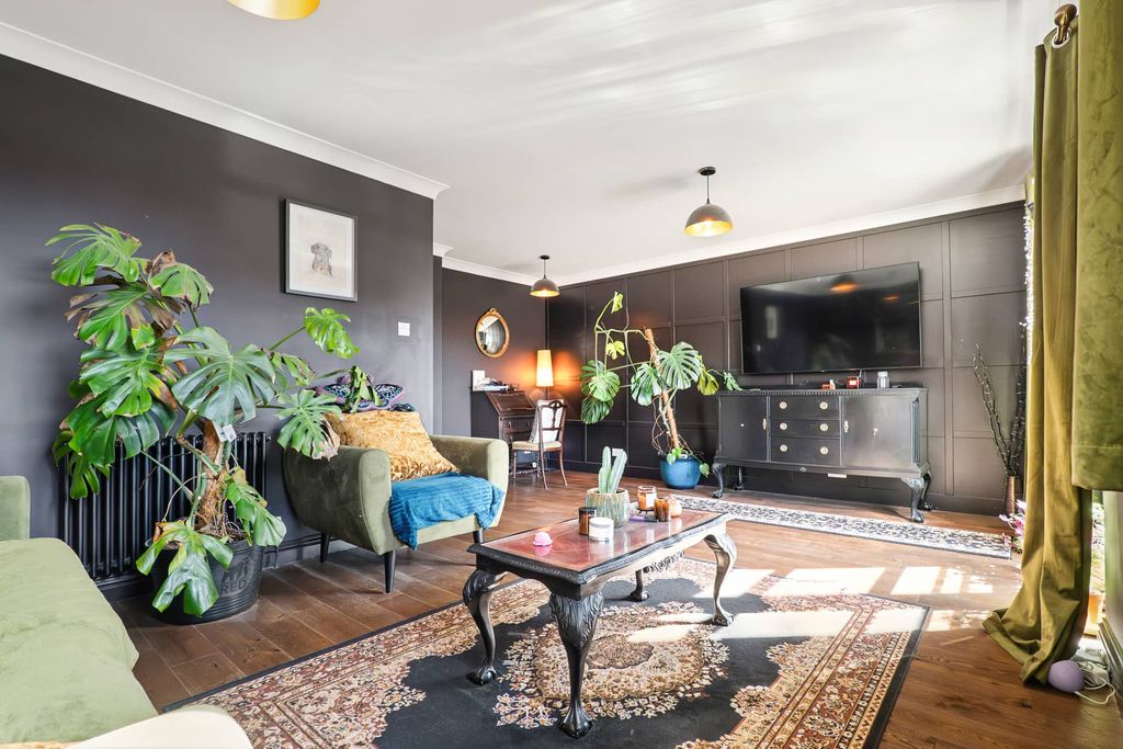 Property photo 3 of 23