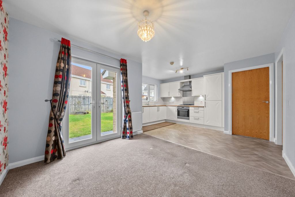 Property photo 2 of 31