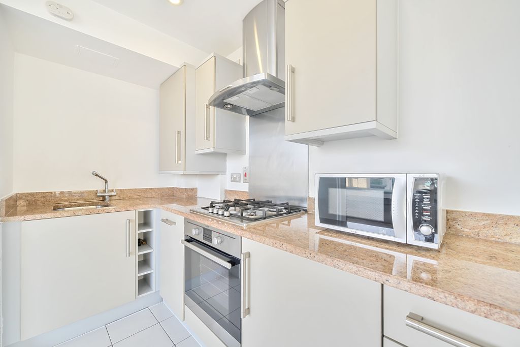 Property photo 2 of 9 Kitchen