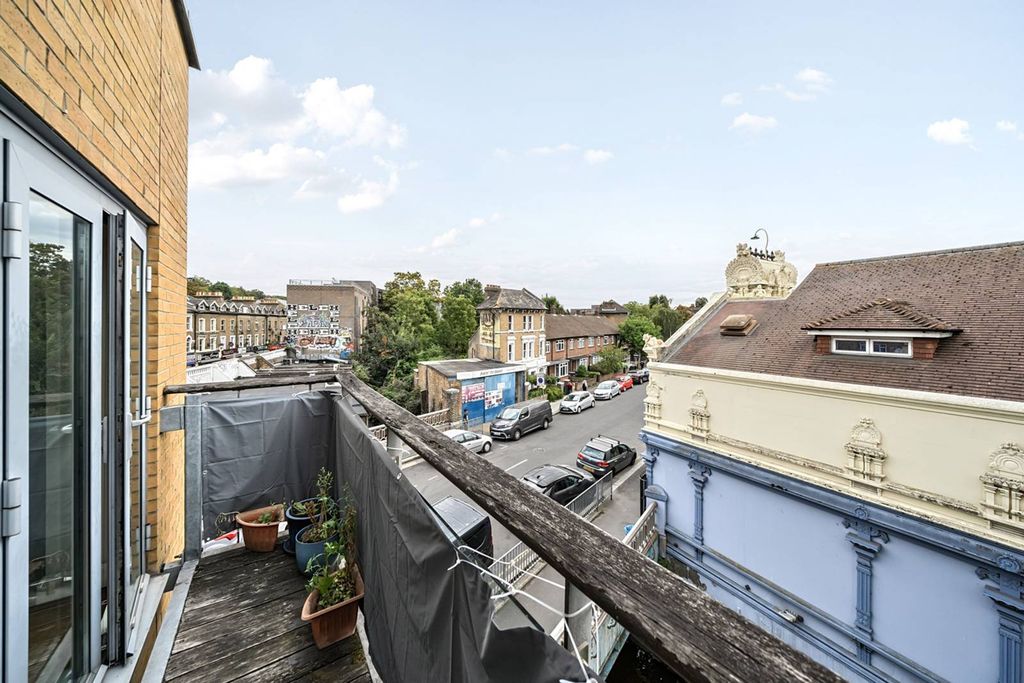 Property photo 3 of 17