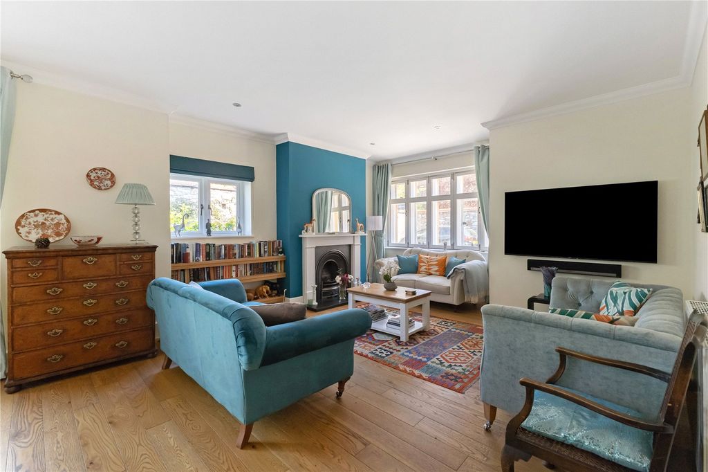 Property photo 3 of 15 Sitting Room