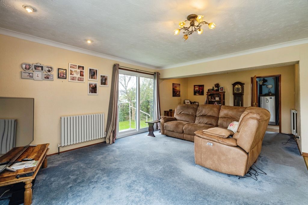 Property photo 3 of 33 Photo