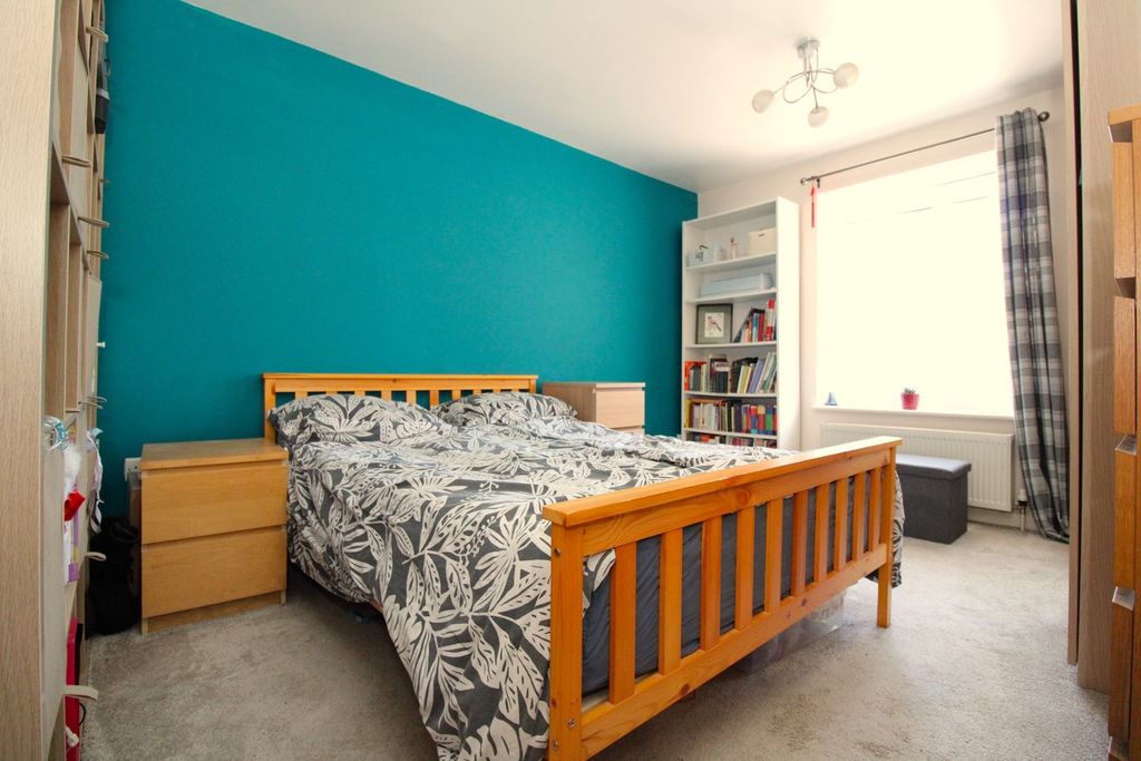 Property photo 2 of 17 Bedroom One