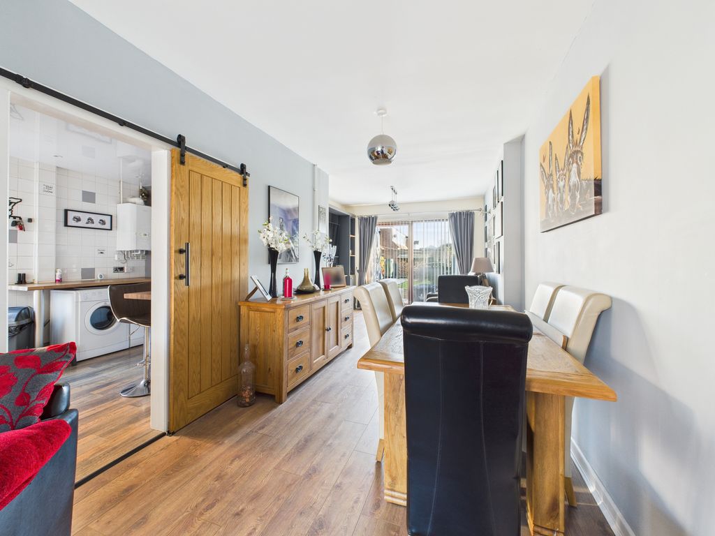 Property photo 3 of 32