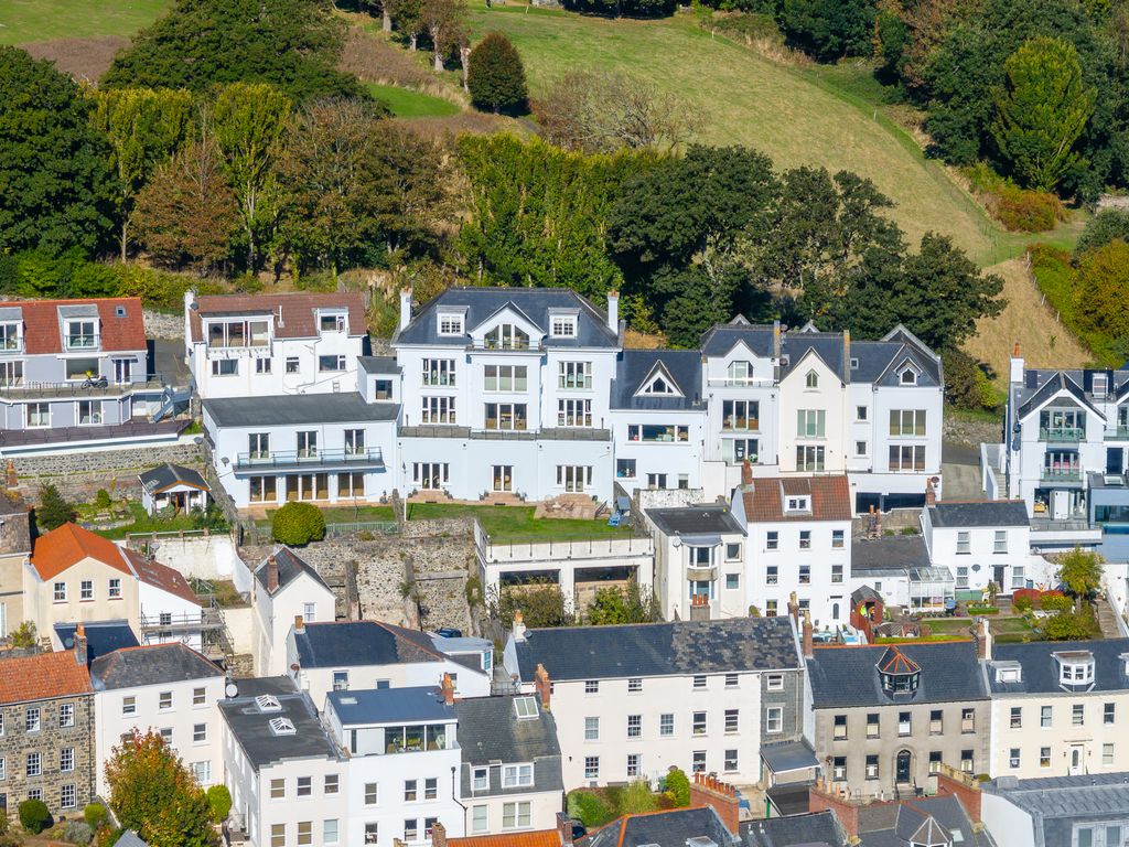 Property photo 3 of 20