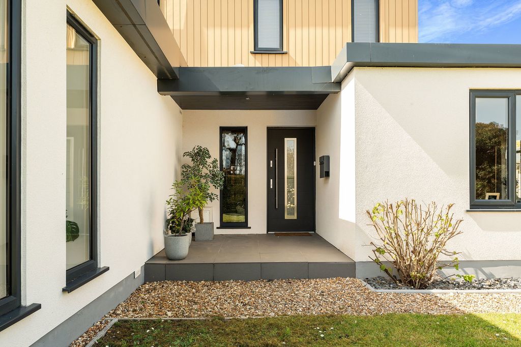 Property photo 2 of 50