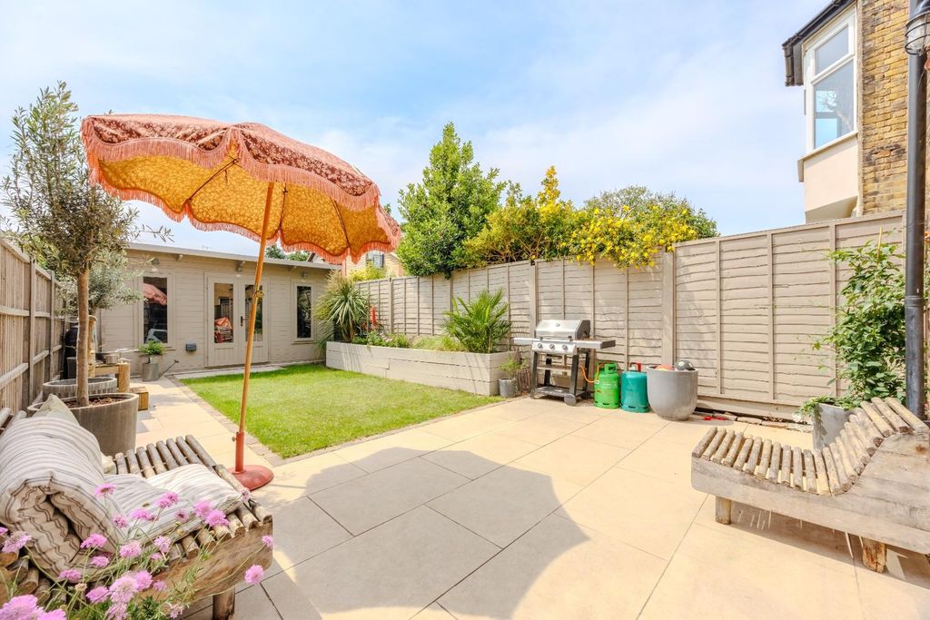 Property photo 3 of 22
