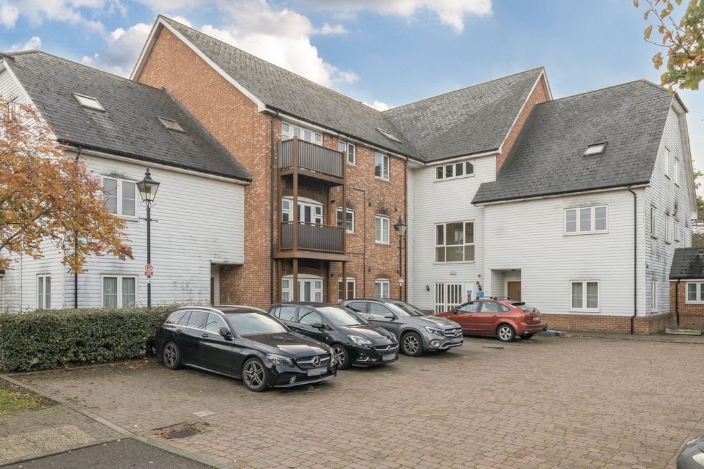 Property photo 1 of 17 External