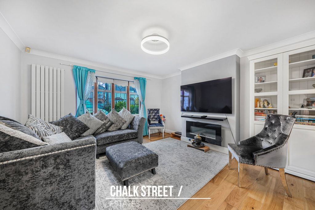Property photo 2 of 31